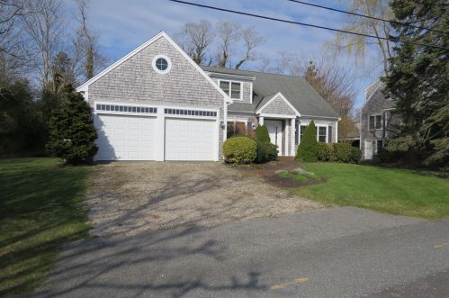 54 Uncle Alberts Dr, Chatham, MA 02633-1897