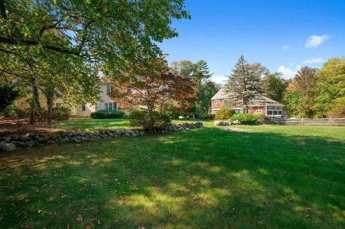 10 Summer St, Hingham MA 02043-2219 exterior