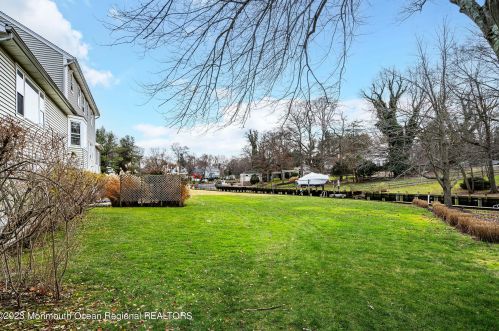 7 Pirates Cove Rd, Little Silver NJ 07739-1623 exterior