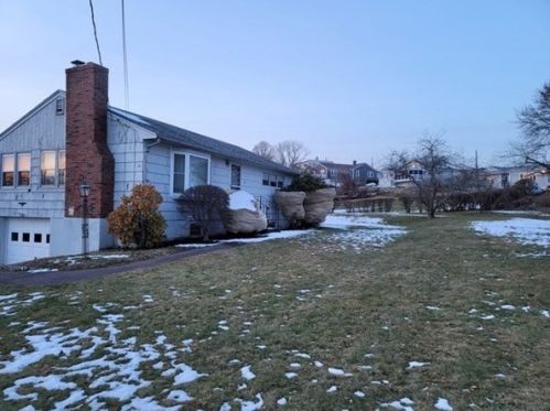 13 Clark Rd, Ipswich MA 01938-2811 exterior