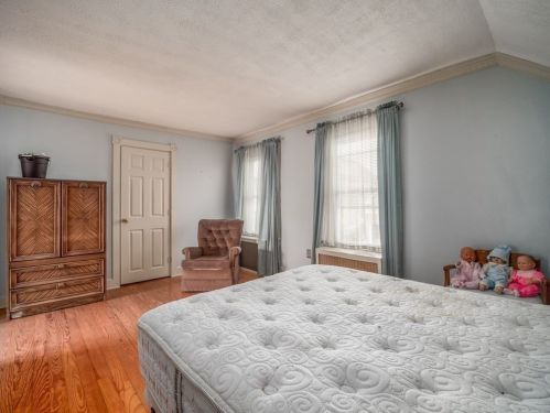 122 Clark St, New Bedford MA 02740-7023 exterior