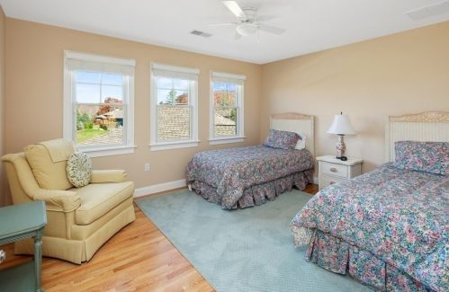 28 Raynor Dr, Hingham MA 02043-4882 exterior