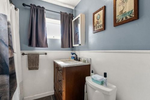 32 Warner St, Gloucester MA 01930-2841 exterior