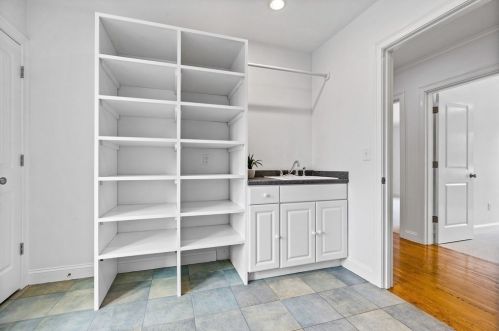 44 Canterbury St, Hingham MA 02043-1453 exterior