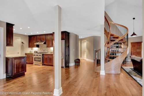 8 Hickory Ln, Little Silver NJ  07739-1245 exterior