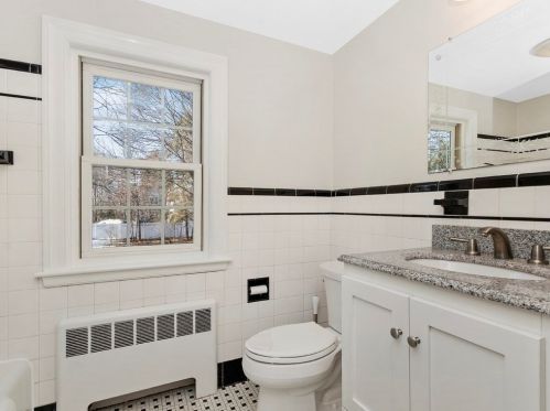 21 Manning St, Needham MA 02494-1509 exterior