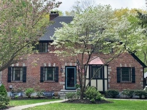 7 Brook Hill Dr, Worcester, MA 01609-1314