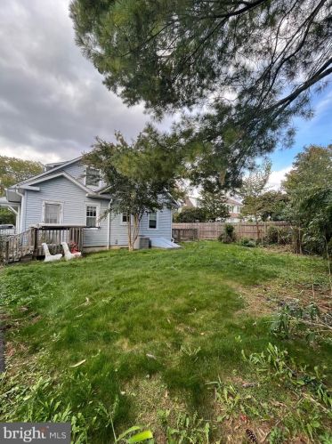 324 Elm Ave, West Deptford NJ  08097-1323 exterior