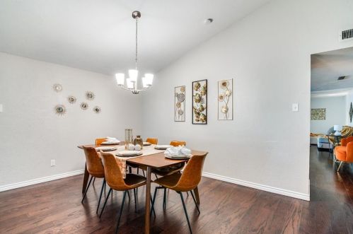 2521 Norway Dr, Garland TX  75040-4318 exterior