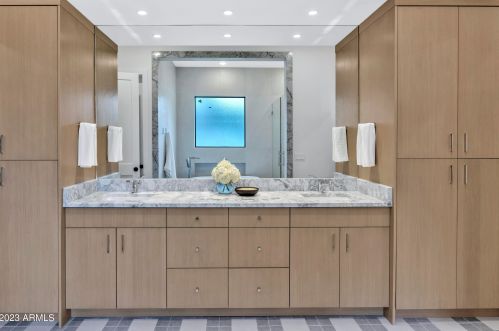 2053 37 Pl, Phoenix AZ 85050-8309 exterior