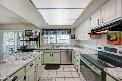 1716 Claremont St, Phoenix, AZ 85015-2028