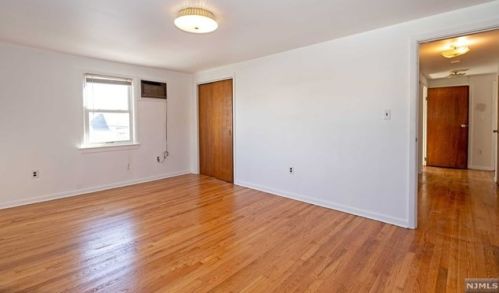 15 Davis Ave, East Newark NJ  07029-1501 exterior