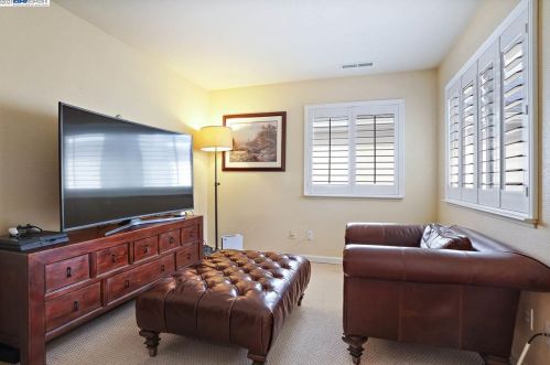 2349 Pacifica Ct, San Leandro CA 94577 exterior