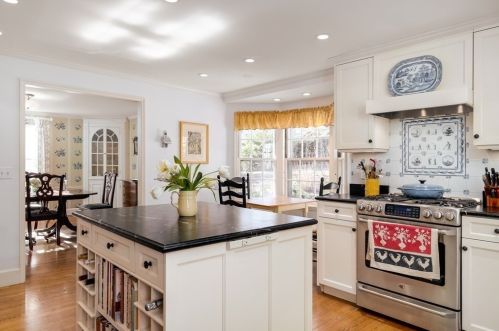 7 Monadnock Rd, Arlington MA 02476-8026 exterior