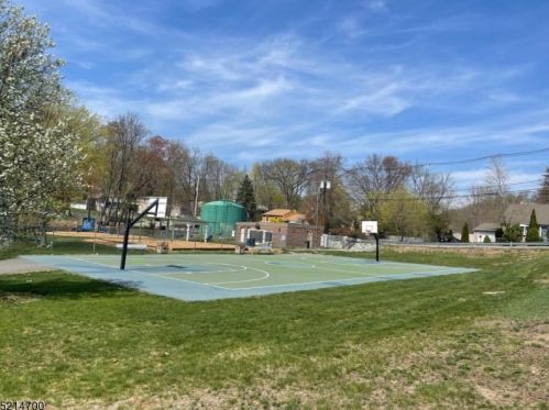 46 Edgewood Rd, Skyline Lakes NJ 07456-1911 exterior