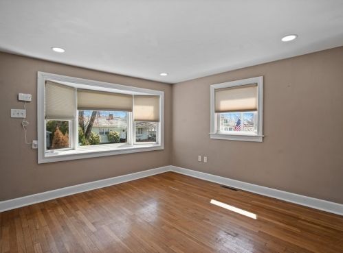 19 Mary St, New Bedford MA 02745-5523 exterior