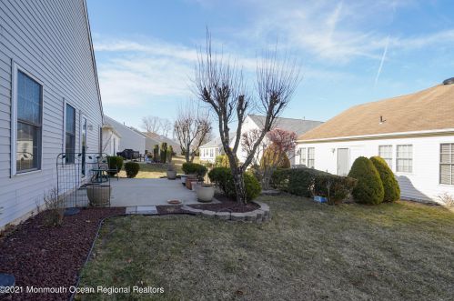 11 Manchester Ct, Jackson Twp NJ 08527-3972 exterior