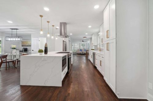 2022 Deren Way, Atlanta GA  30345-3710 exterior