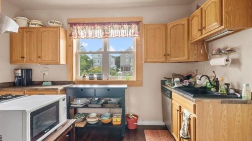 51 Morse Pl, Fall River MA 02724-1346 exterior