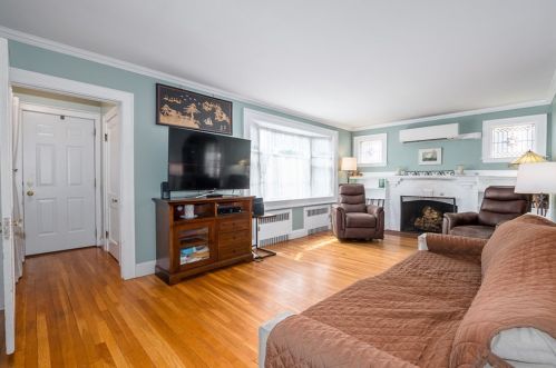 27 Fairfield St, Dedham MA 02026-1405 exterior