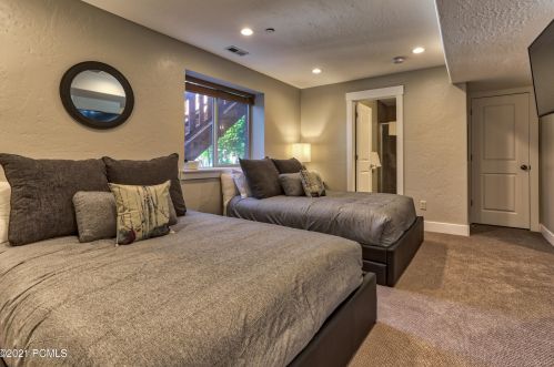 5627 Oslo Ln, Park City UT 84098-7708 exterior