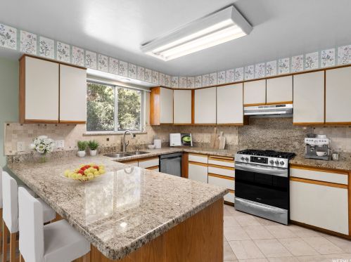 1705 Plata Way, Sandy UT 84093-2497 exterior