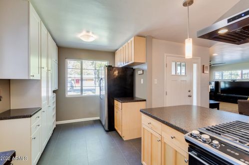 2145 Clarendon Ave, Phoenix AZ 85031-3142 exterior