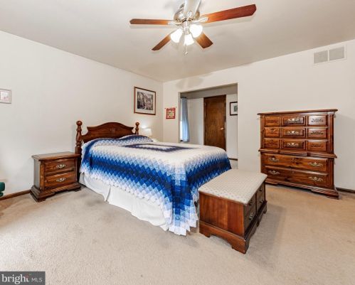 34 Pelham Dr, West Deptford NJ 08051-1736 exterior