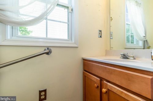 15 Sussex Dr, Carlisle PA 17013-4804 exterior