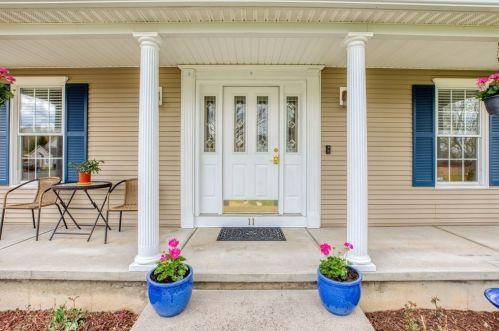 11 Gloria Dr, Montgomery, MA 01085-1875