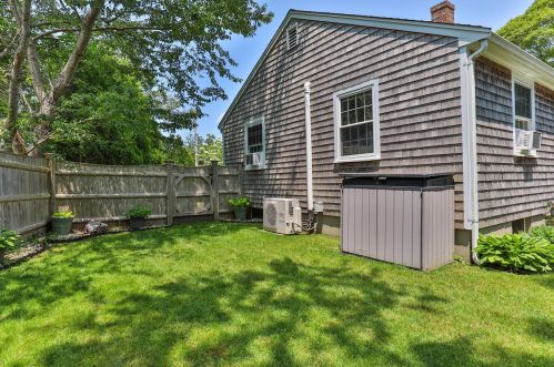 2 Uncle Zlotis Rd, Chatham MA 02633-1595 exterior