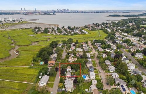 156 Lansdowne St, Quincy, MA 02171-1239