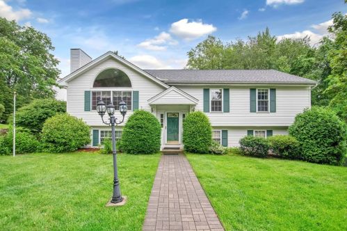 10 Glenbrook Ln, Worcester, MA 01609-1066