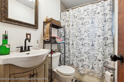 603 Veterans Hwy, Jackson Twp NJ  08527-3730 exterior