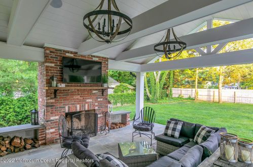 61 Winding Way, Little Silver NJ 07739-1720 exterior