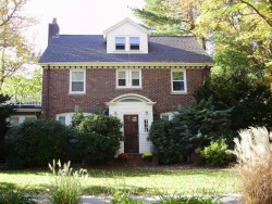 11 Maplewood Ave, Newton, MA 02459-2527