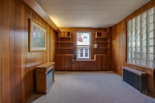 282 Burncoat St, Worcester, MA 01606-2146