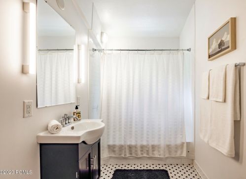 2505 Bear Holw Dr, Park City UT 84098-8524 exterior