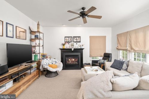 5 Wheatfield Ct, Columbus NJ  08022-1977 exterior