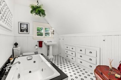 57 Grove Hill Ave, Newton MA 02460-2335 exterior