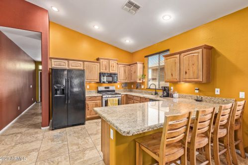 6715 37 Dr, Phoenix AZ 85053-3749 exterior