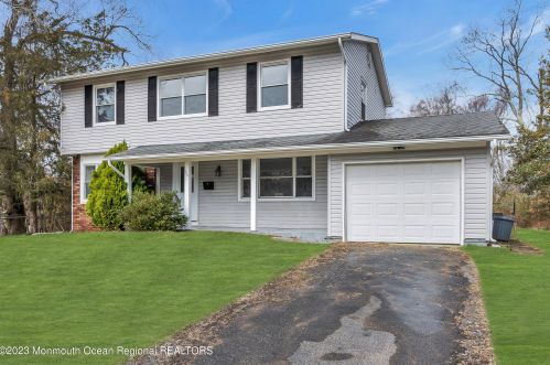 36 Drexel Dr, Jackson Twp NJ  08527-2328 exterior