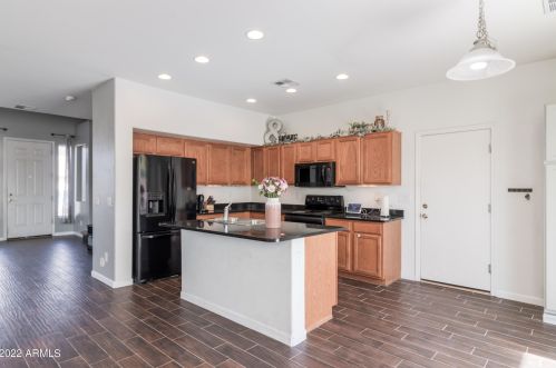 7233 39 Way, Phoenix AZ 85050-5428 exterior