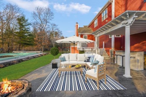 2276 Cedar St, Dighton MA 02715-1035 exterior