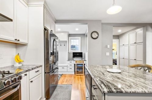 18 Angier Cir, Newton MA 02466-2901 exterior