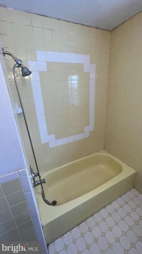 102 Military Dr, West Deptford NJ 08063-1506 exterior