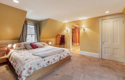 28 Franklin St, Whitman MA 02382-2529 exterior