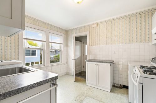 13 Edith St, Arlington MA 02474-8820 exterior