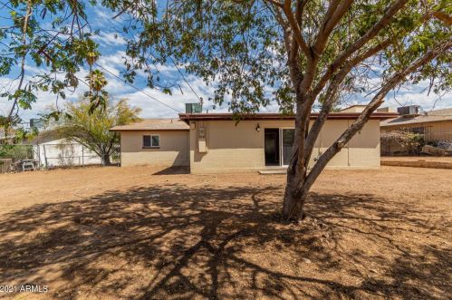 8444 6 Ave, Phoenix AZ 85023-6580 exterior