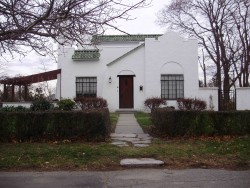 6 Chamberlain Rd, Newton, MA 02458-2405